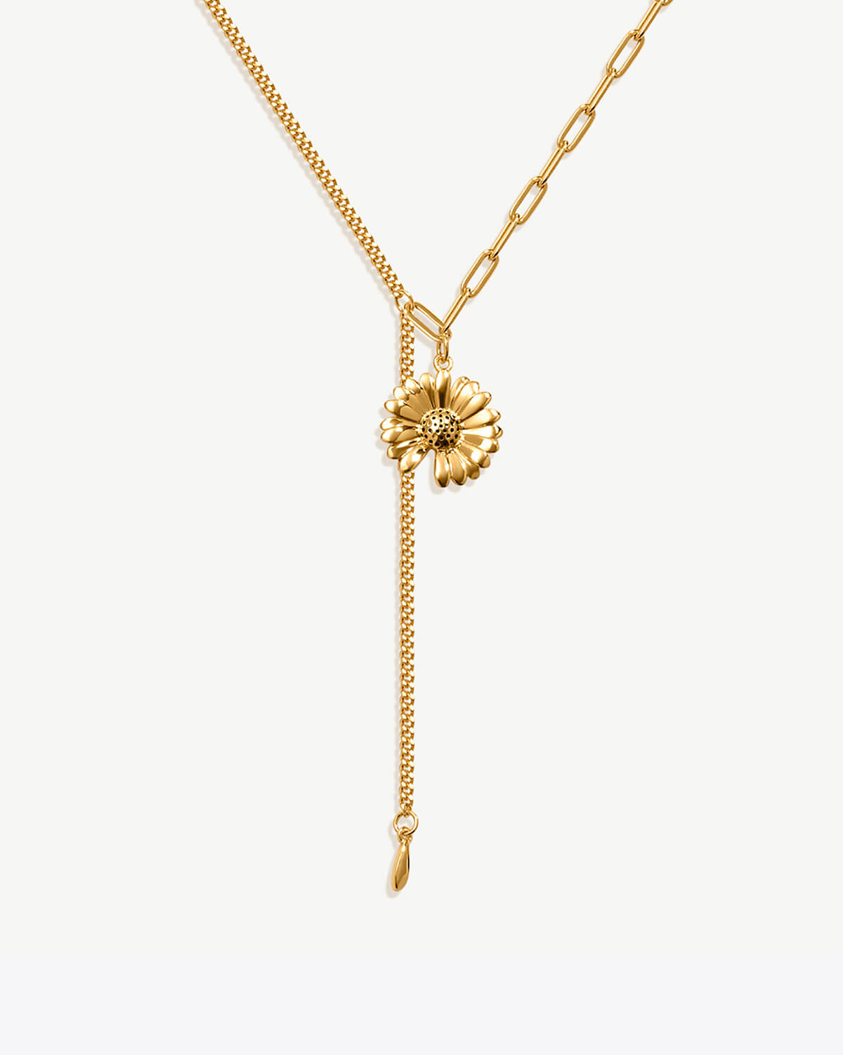 Chic Gold Daisy Pendant Necklaces: Luxurious and Feminine